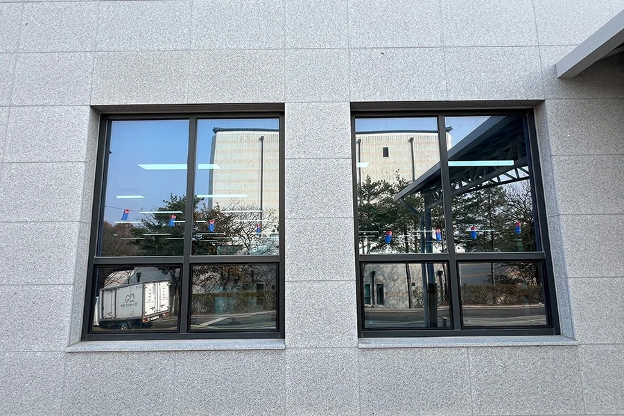 국악원 건물 외벽 창문 열차단필름 시공 완료
