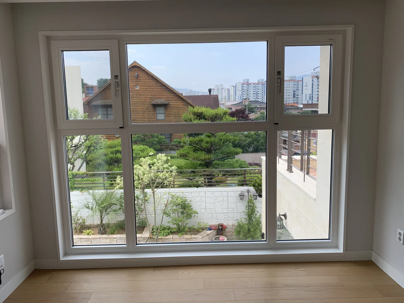 단독주택 열차단필름 시공 – 마감 작업