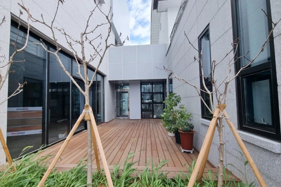 보건지소 접수창구 통유리창 – 시공 전